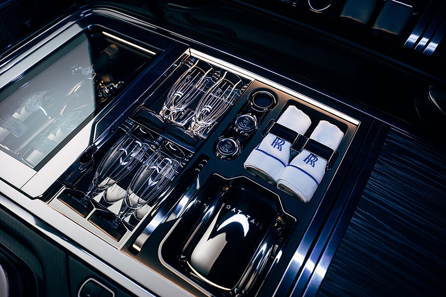 陸上行舟絕非什麼天方夜譚,交給老經驗的勞斯萊斯一切都能搞定。