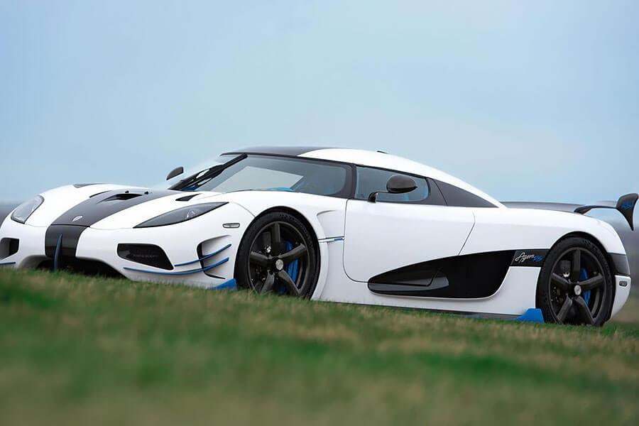 車上碳纖維愈多愈好，但是如果能夠一次配置四咖碳纖維輪圈更好。