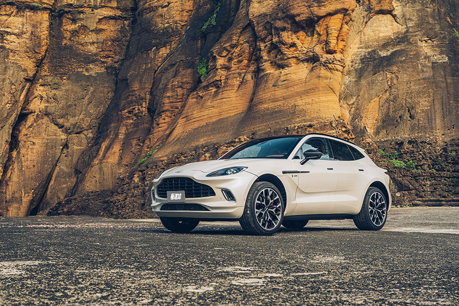 你我都好奇馬丁會用哪種手法造休旅,畢竟DBX可是蓋登Gaydon賦予厚望的大樹。