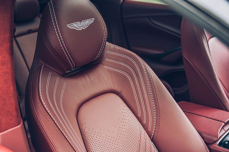 你我都好奇馬丁會用哪種手法造休旅,畢竟DBX可是蓋登Gaydon賦予厚望的大樹。