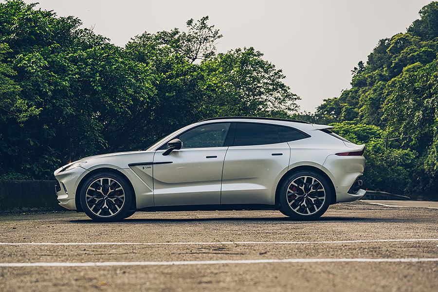 你我都好奇馬丁會用哪種手法造休旅,畢竟DBX可是蓋登Gaydon賦予厚望的大樹。