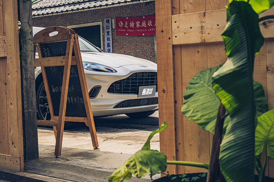 你我都好奇馬丁會用哪種手法造休旅,畢竟DBX可是蓋登Gaydon賦予厚望的大樹。