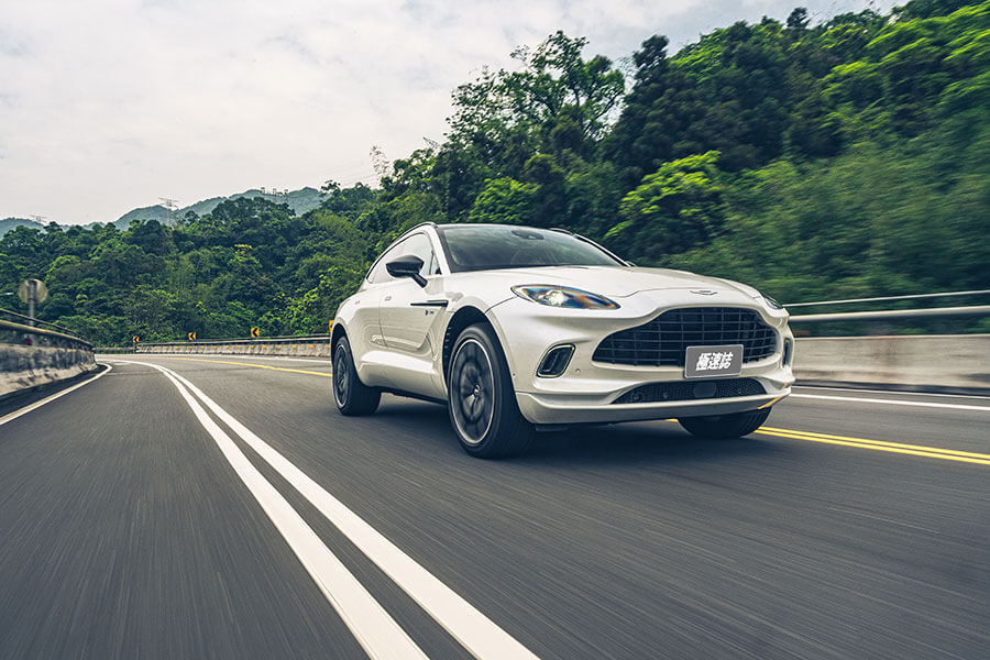 你我都好奇馬丁會用哪種手法造休旅,畢竟DBX可是蓋登Gaydon賦予厚望的大樹。