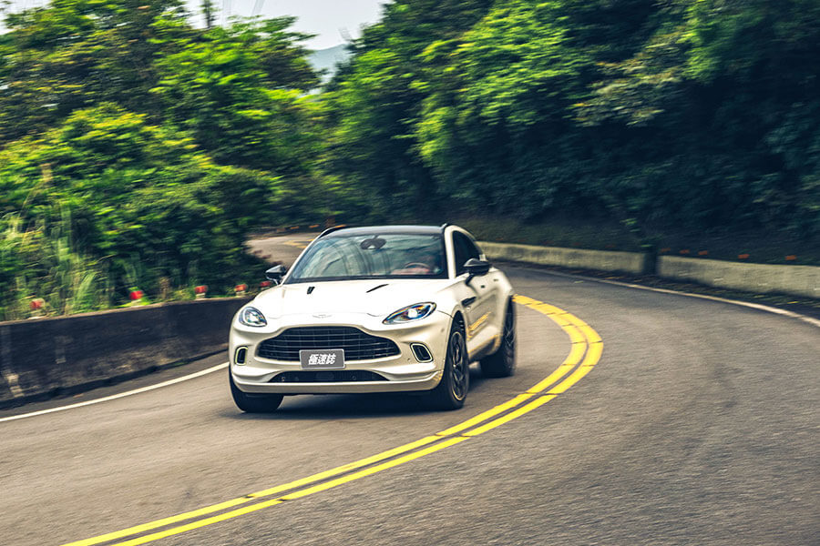 你我都好奇馬丁會用哪種手法造休旅,畢竟DBX可是蓋登Gaydon賦予厚望的大樹。