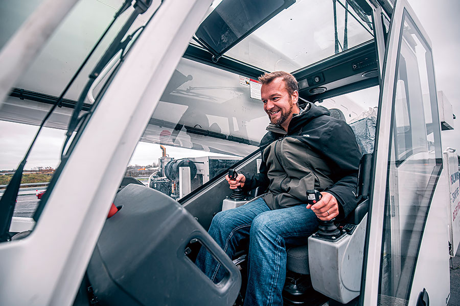 沒有設計過頭吶,Defender只是精心設計成你要它做甚麼就做得到什麼而已。