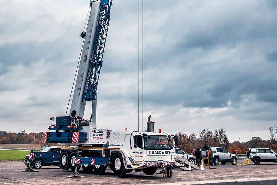 沒有設計過頭吶,Defender只是精心設計成你要它做甚麼就做得到什麼而已。