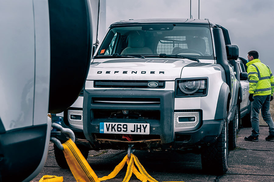 沒有設計過頭吶,Defender只是精心設計成你要它做甚麼就做得到什麼而已。