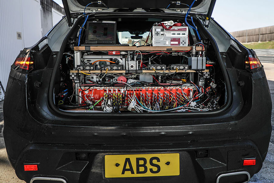 對於外界與日俱增的好奇心，保時捷決定交由產品開發總監一次說分明。