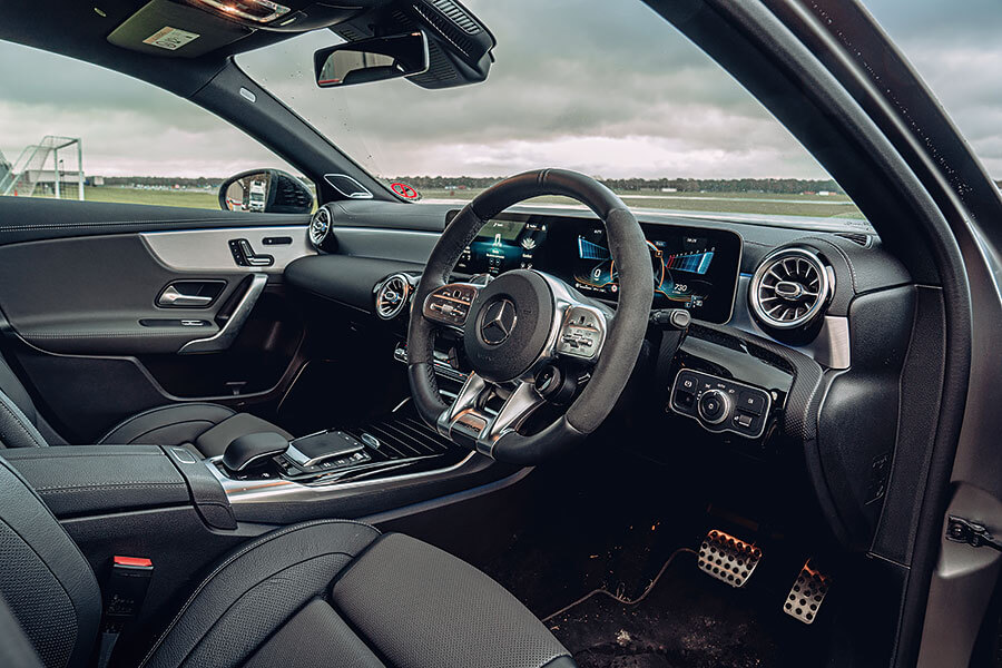 豐田注入了越野心得的小鋼砲現已功成下山,一眾成名老江湖亦紛紛提升修為嚴陣以待,如今正是各路英雄雲集TG校場一較高下的好時機。