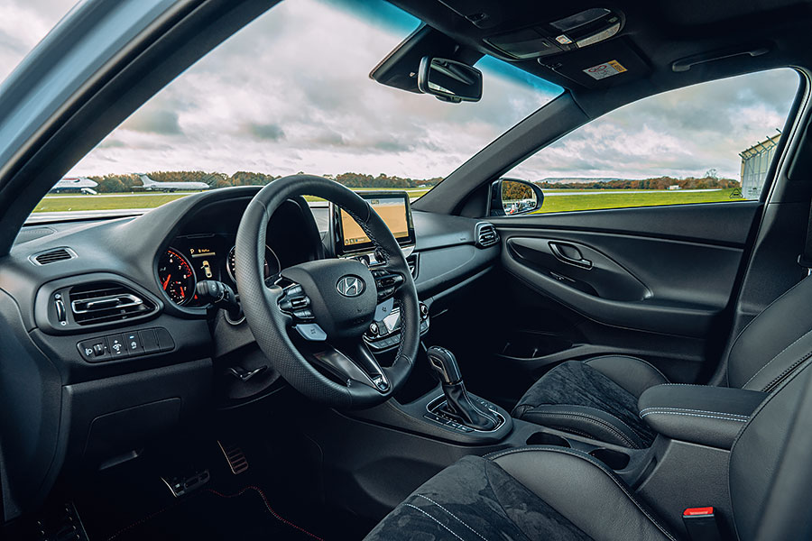 豐田注入了越野心得的小鋼砲現已功成下山,一眾成名老江湖亦紛紛提升修為嚴陣以待,如今正是各路英雄雲集TG校場一較高下的好時機。