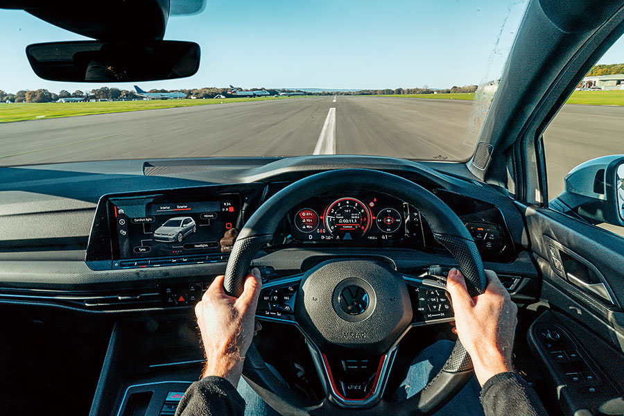 豐田注入了越野心得的小鋼砲現已功成下山,一眾成名老江湖亦紛紛提升修為嚴陣以待,如今正是各路英雄雲集TG校場一較高下的好時機。