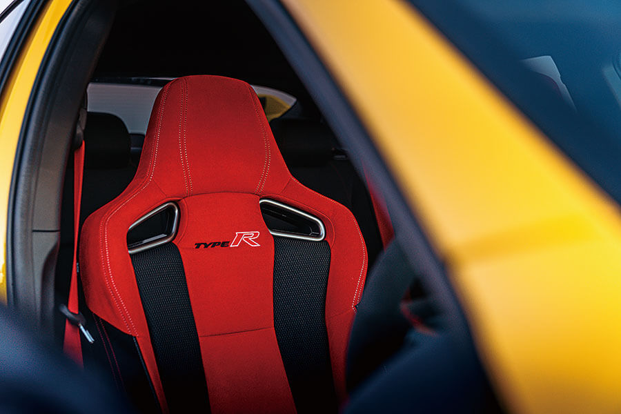 豐田注入了越野心得的小鋼砲現已功成下山,一眾成名老江湖亦紛紛提升修為嚴陣以待,如今正是各路英雄雲集TG校場一較高下的好時機。