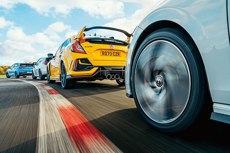 豐田注入了越野心得的小鋼砲現已功成下山,一眾成名老江湖亦紛紛提升修為嚴陣以待,如今正是各路英雄雲集TG校場一較高下的好時機。