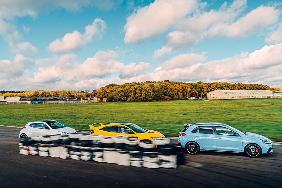 豐田注入了越野心得的小鋼砲現已功成下山,一眾成名老江湖亦紛紛提升修為嚴陣以待,如今正是各路英雄雲集TG校場一較高下的好時機。