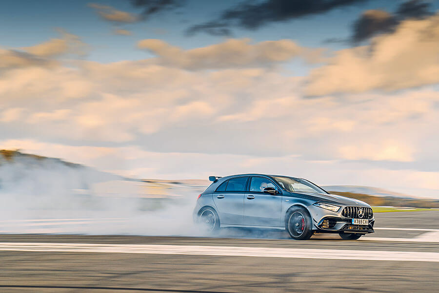 豐田注入了越野心得的小鋼砲現已功成下山,一眾成名老江湖亦紛紛提升修為嚴陣以待,如今正是各路英雄雲集TG校場一較高下的好時機。