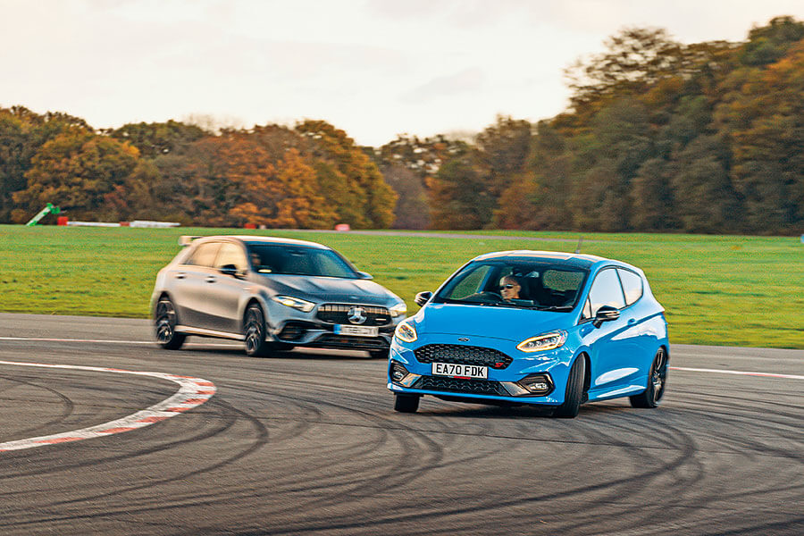 豐田注入了越野心得的小鋼砲現已功成下山,一眾成名老江湖亦紛紛提升修為嚴陣以待,如今正是各路英雄雲集TG校場一較高下的好時機。