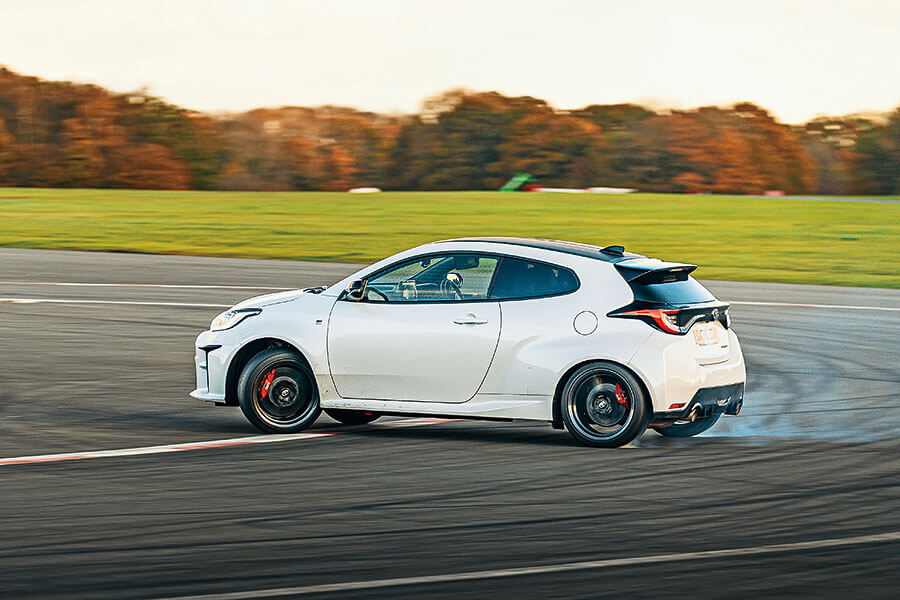 豐田注入了越野心得的小鋼砲現已功成下山,一眾成名老江湖亦紛紛提升修為嚴陣以待,如今正是各路英雄雲集TG校場一較高下的好時機。