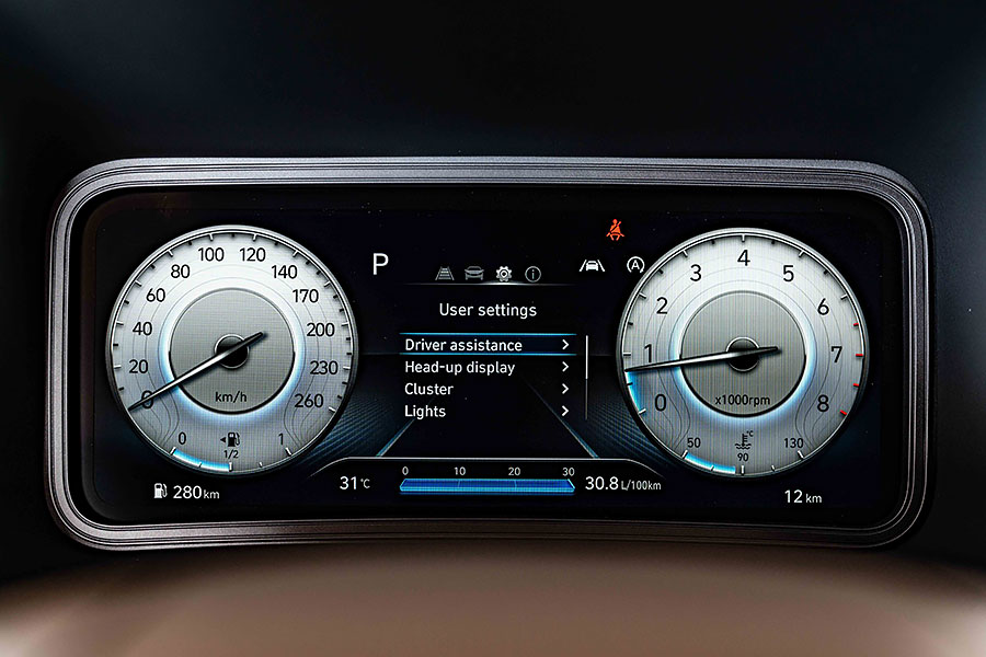 當新車發表會半在賽車場上,可想而知必有大驚喜會發生。