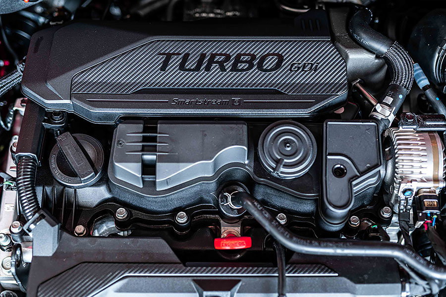 當新車發表會半在賽車場上,可想而知必有大驚喜會發生。