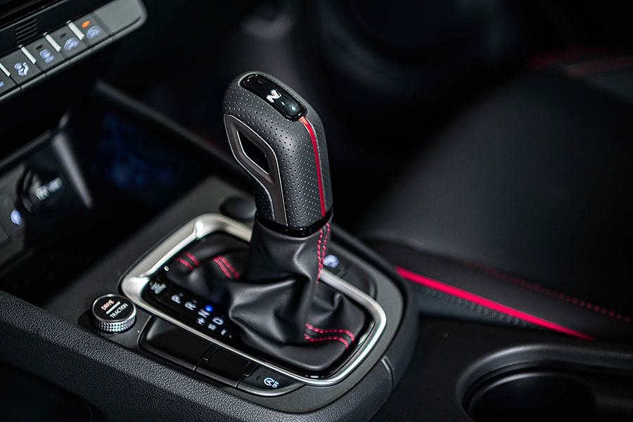 當新車發表會半在賽車場上,可想而知必有大驚喜會發生。