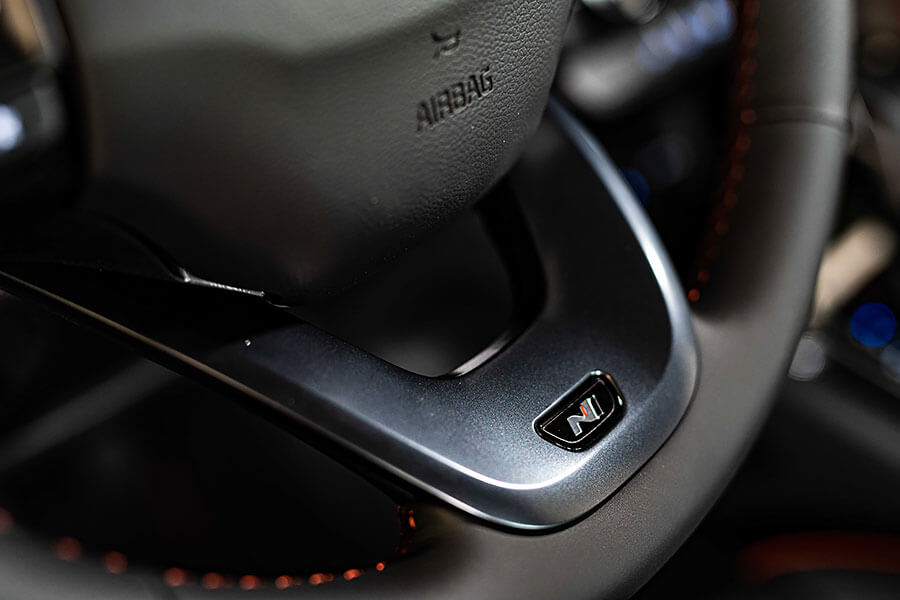 當新車發表會半在賽車場上,可想而知必有大驚喜會發生。