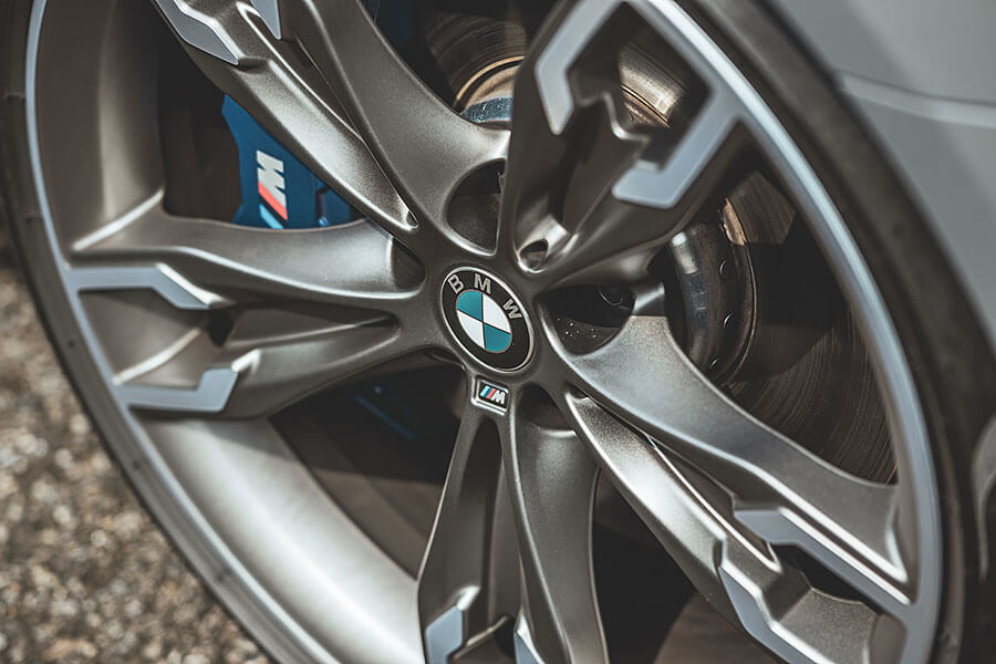 我說的末日是指大排量引擎正面臨的情況,這時如果你還未擁有或體驗過何謂V8,豈非人生一大憾事……。