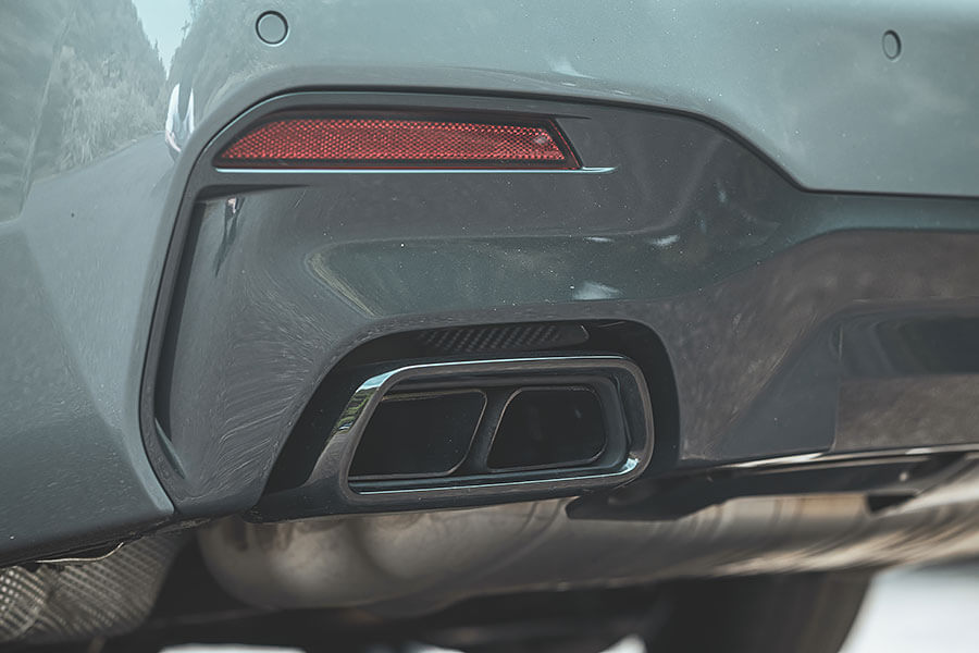 我說的末日是指大排量引擎正面臨的情況,這時如果你還未擁有或體驗過何謂V8,豈非人生一大憾事……。