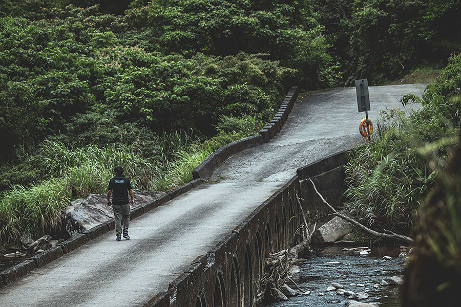 我說的末日是指大排量引擎正面臨的情況,這時如果你還未擁有或體驗過何謂V8,豈非人生一大憾事……。