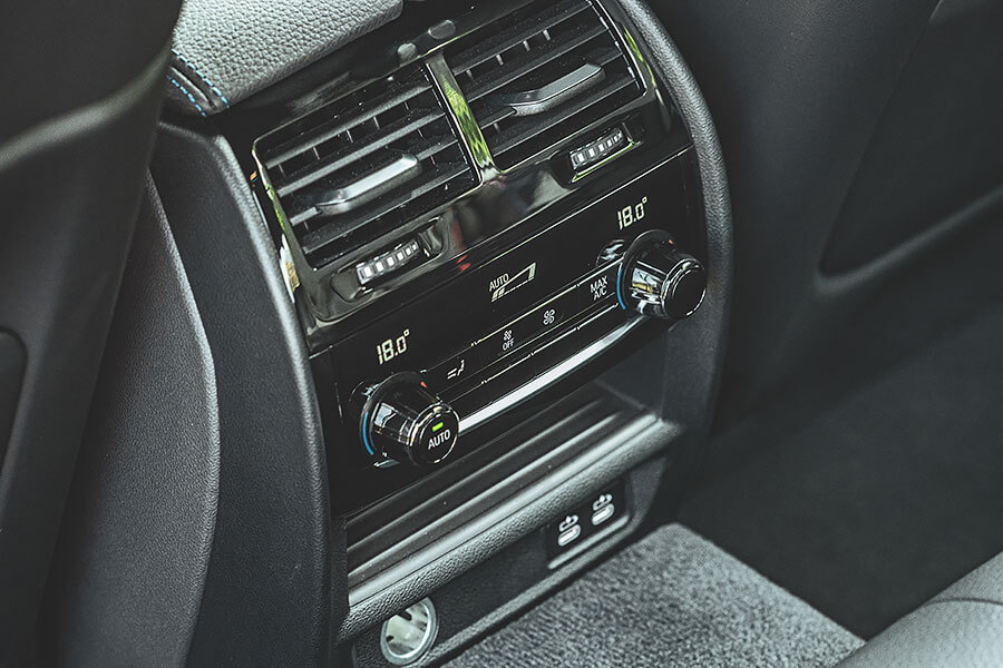 我說的末日是指大排量引擎正面臨的情況,這時如果你還未擁有或體驗過何謂V8,豈非人生一大憾事……。