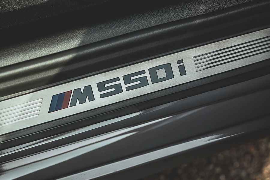 我說的末日是指大排量引擎正面臨的情況,這時如果你還未擁有或體驗過何謂V8,豈非人生一大憾事……。