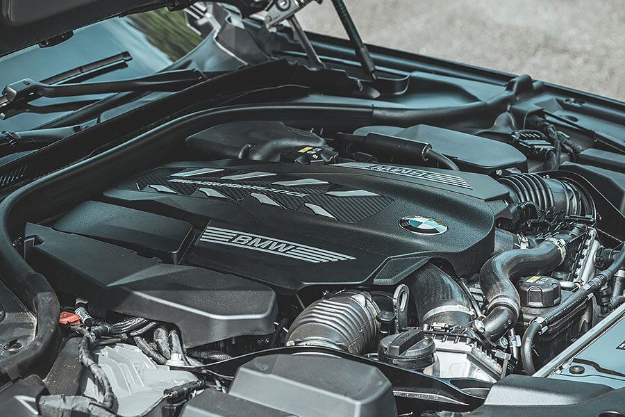 我說的末日是指大排量引擎正面臨的情況,這時如果你還未擁有或體驗過何謂V8,豈非人生一大憾事……。