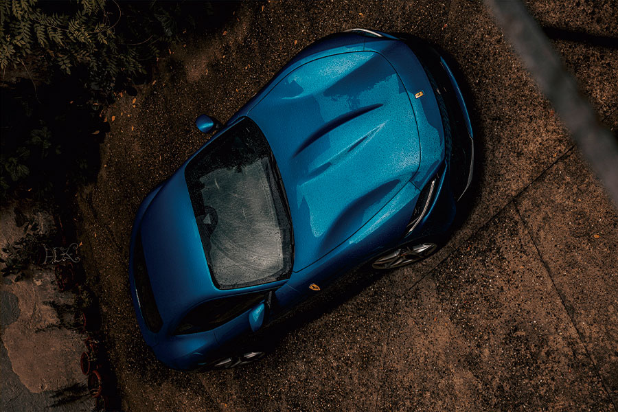 兩部全新法拉利,兩個都用V8,個性南轅北轍。Roma對SF90,哪一方才是你心頭好?