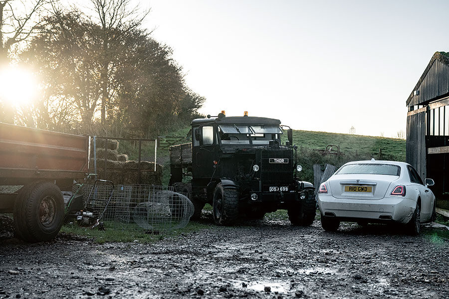 勞斯萊斯表示世界上人文薈萃、繁華昌盛的十里秦淮時代已過,所以我輩穿上一身運動裝,帶上他們的新型Ghost去英國美好田園來一趟後富裕時代長征。