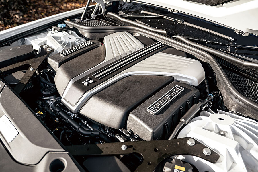 勞斯萊斯表示世界上人文薈萃、繁華昌盛的十里秦淮時代已過,所以我輩穿上一身運動裝,帶上他們的新型Ghost去英國美好田園來一趟後富裕時代長征。