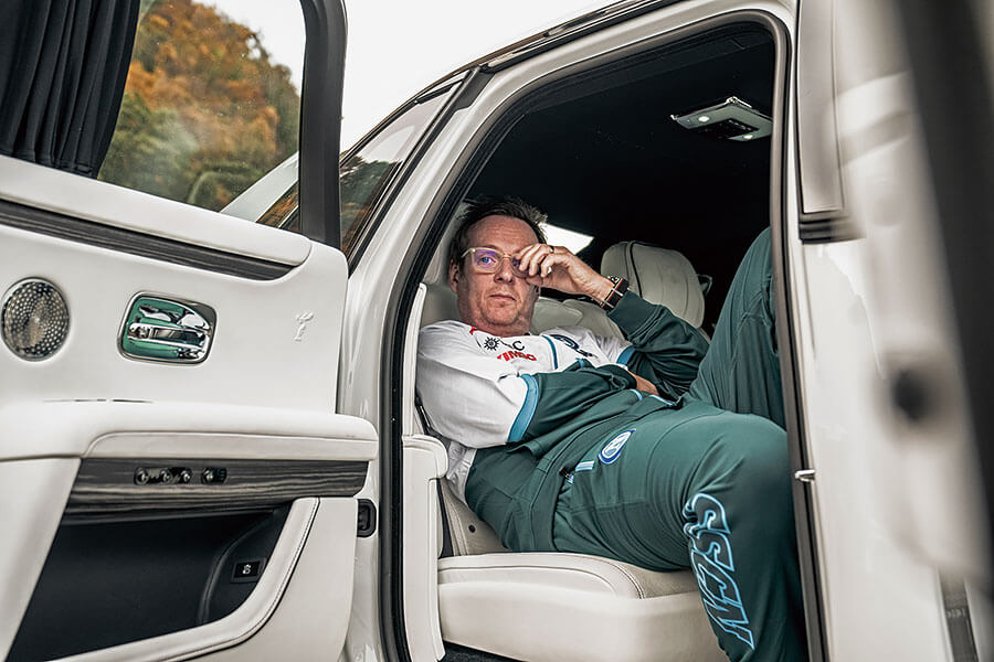 勞斯萊斯表示世界上人文薈萃、繁華昌盛的十里秦淮時代已過,所以我輩穿上一身運動裝,帶上他們的新型Ghost去英國美好田園來一趟後富裕時代長征。