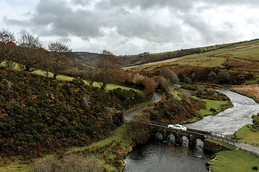 勞斯萊斯表示世界上人文薈萃、繁華昌盛的十里秦淮時代已過,所以我輩穿上一身運動裝,帶上他們的新型Ghost去英國美好田園來一趟後富裕時代長征。