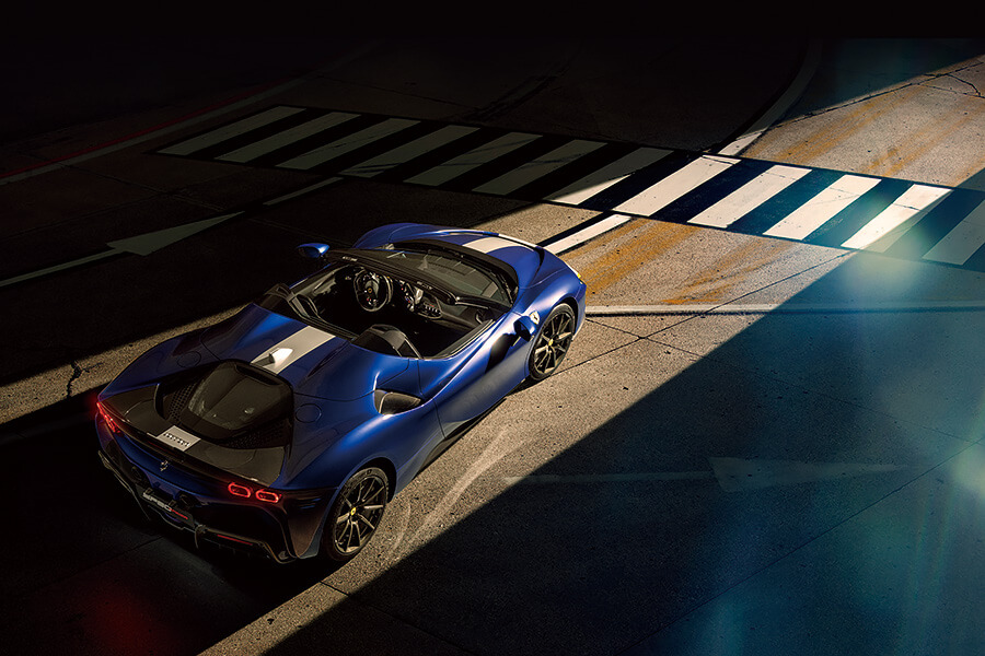 正為往返甲乙兩地而尋找插充式混能的明智選擇嗎?把法拉利放進候選名單吧。