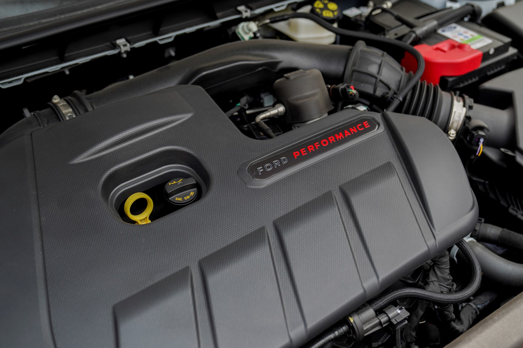 不是四個圈圈,也不是螺旋槳,更不是三芒星,你人生的第一部德製高性能旅行車底家啦!