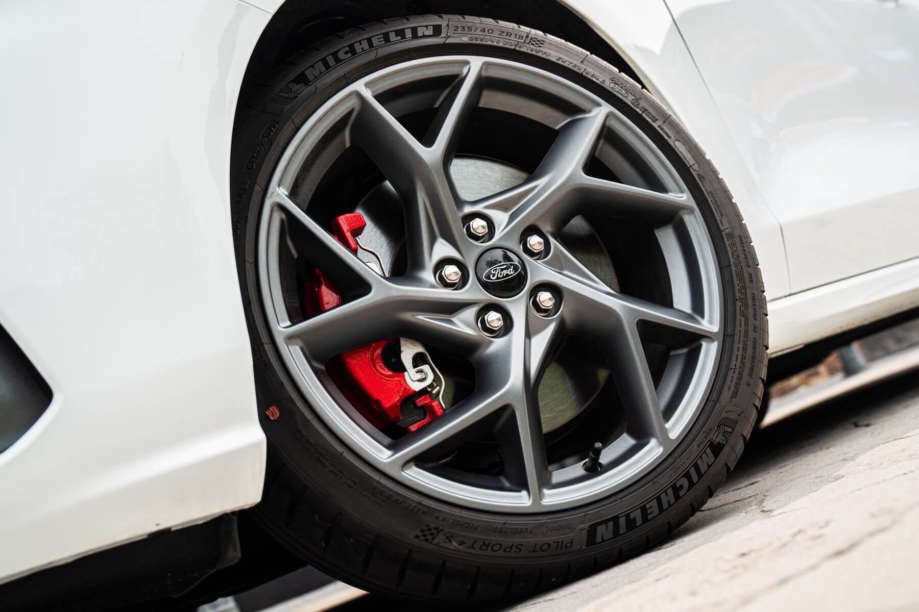 不是四個圈圈,也不是螺旋槳,更不是三芒星,你人生的第一部德製高性能旅行車底家啦!