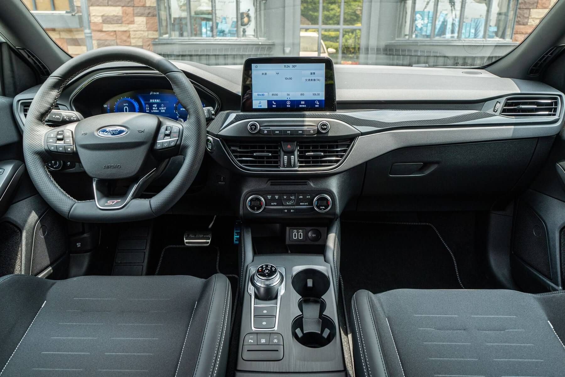 不是四個圈圈,也不是螺旋槳,更不是三芒星,你人生的第一部德製高性能旅行車底家啦!