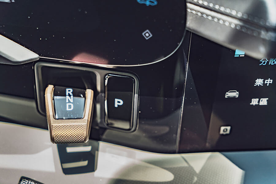 駕著一輛2.8秒快車,我需要到山中尋求平靜心靈之處。