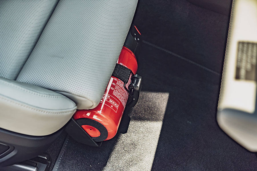 駕著一輛2.8秒快車,我需要到山中尋求平靜心靈之處。