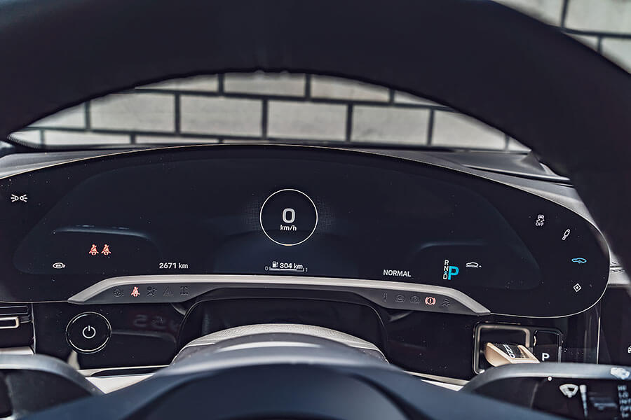 駕著一輛2.8秒快車,我需要到山中尋求平靜心靈之處。