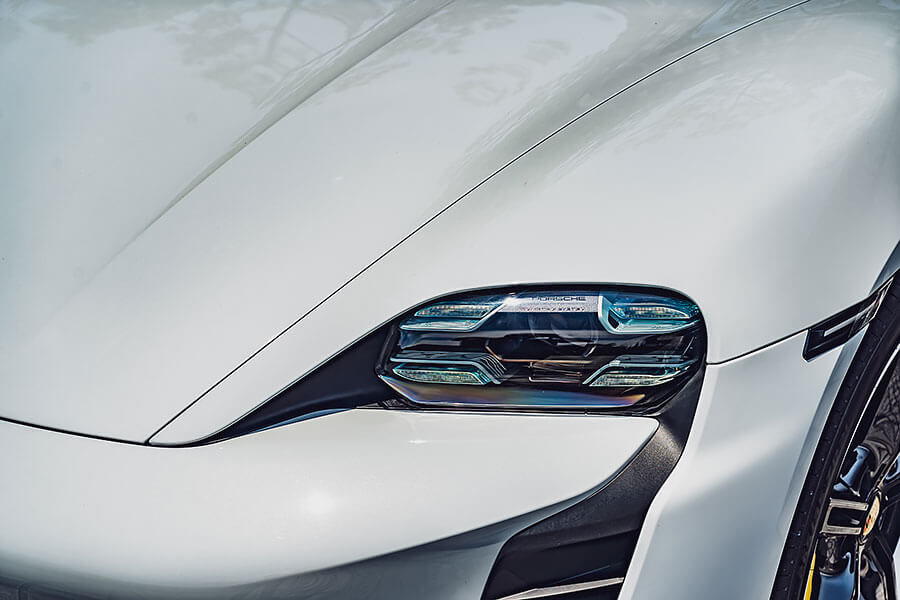 駕著一輛2.8秒快車,我需要到山中尋求平靜心靈之處。