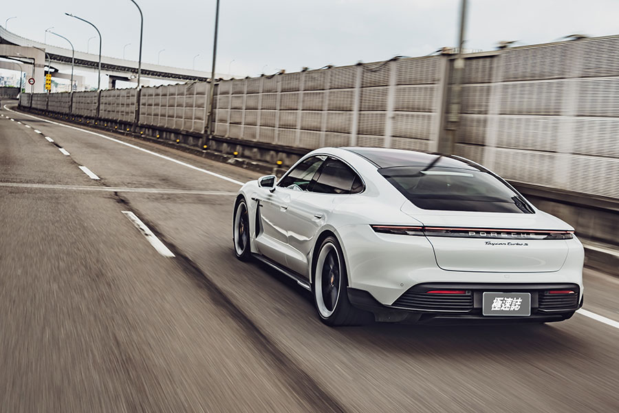 駕著一輛2.8秒快車,我需要到山中尋求平靜心靈之處。