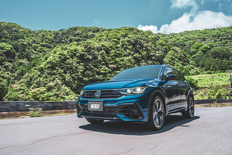 前腳才剛欣賞完一道藍色流星,後腳接著再舞一首藍色狂想曲。