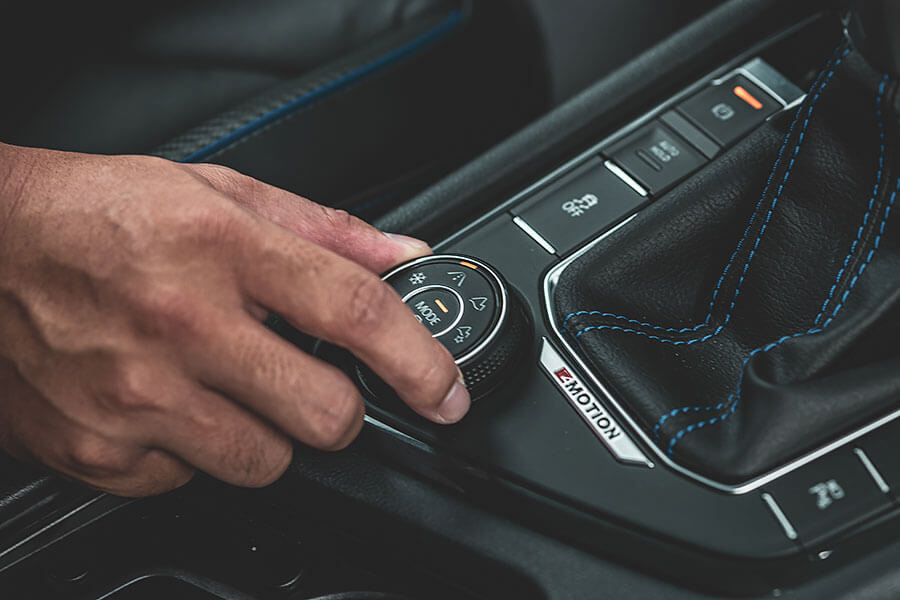 前腳才剛欣賞完一道藍色流星,後腳接著再舞一首藍色狂想曲。