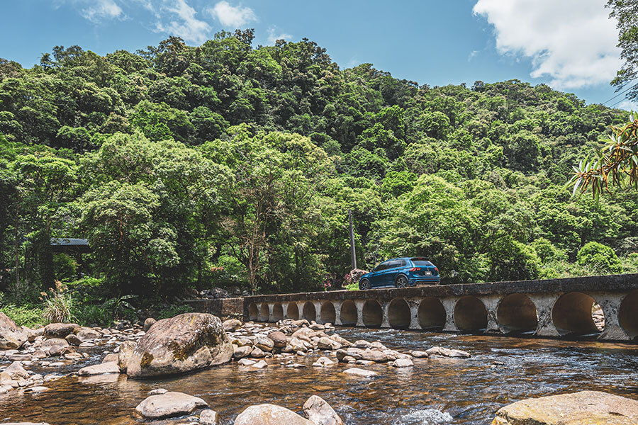 前腳才剛欣賞完一道藍色流星,後腳接著再舞一首藍色狂想曲。