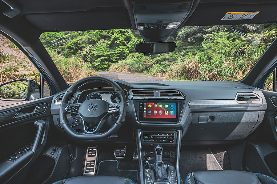 前腳才剛欣賞完一道藍色流星,後腳接著再舞一首藍色狂想曲。