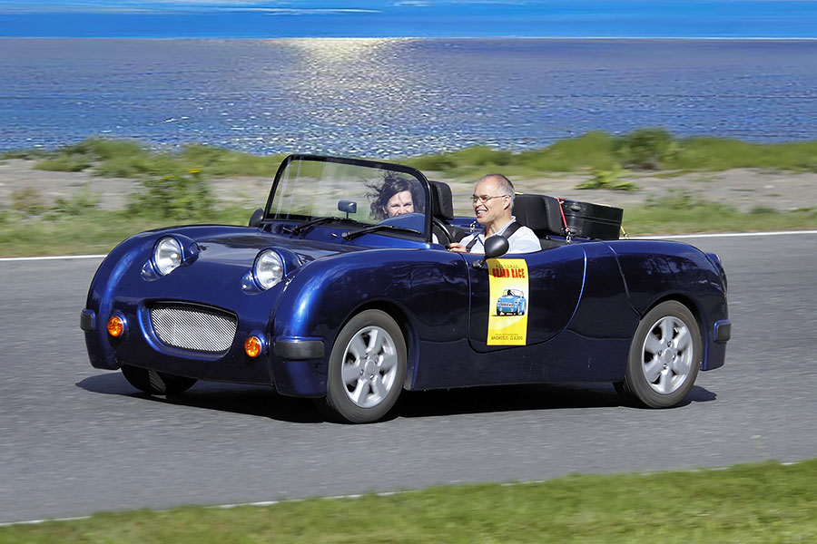 下雨天了怎麼辦,我沒車頂~ 我不敢開出去,我怕變落湯雞~